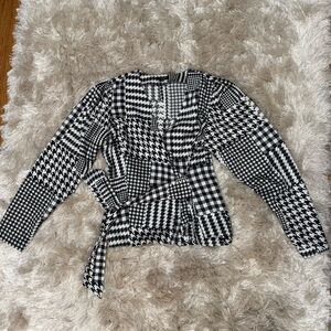 NWOT Ann Taylor Houndstooth Wrap Top